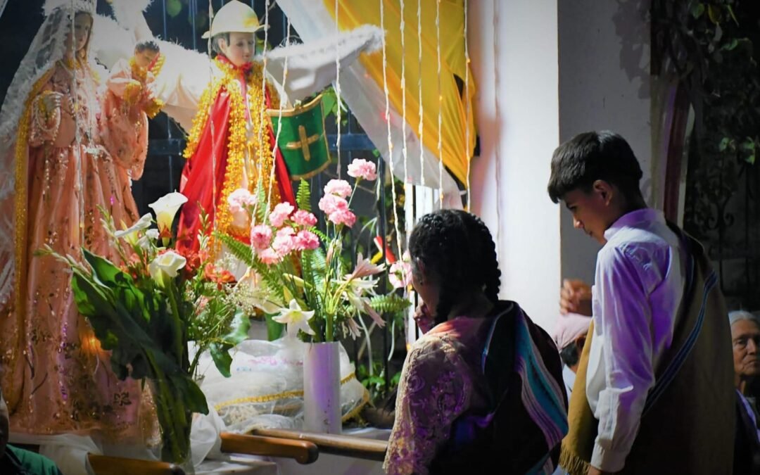  Los estudiantes y maestros de la unidad educativa Antonio Jose de Sucre participaron de la gran entrada en honor a la Virgen del Rosario en Icla